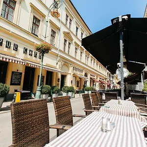 Pause With Free Parking Apartment